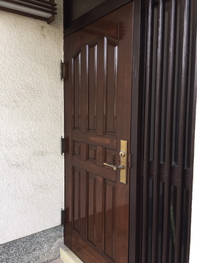 玄関扉　木製扉　木製扉の塗装　高槻市　一軒家のサブ画像01